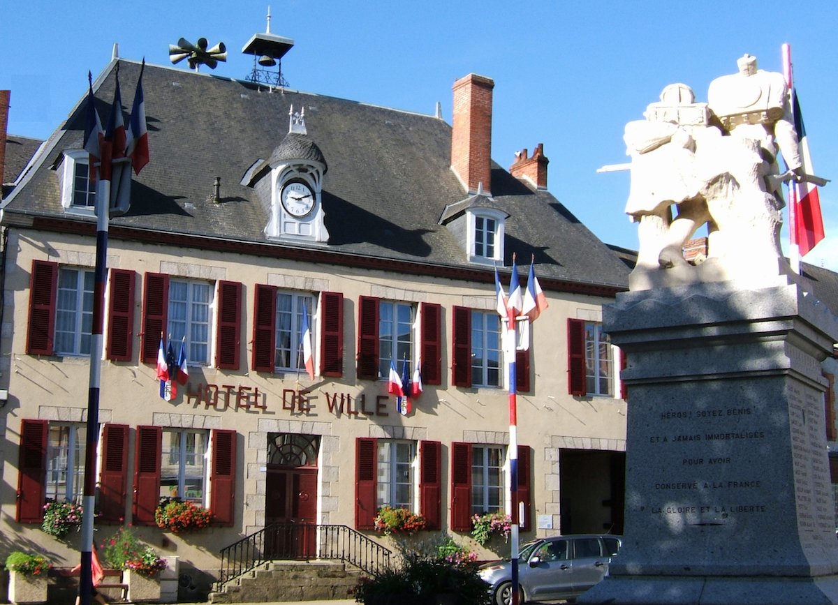 Mairie et Monument aux Morts